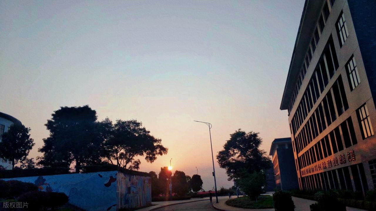 黎明职业大学录取分数线_黎明职业大学介绍与报考指南_2026年江汉大学专科录取分数线(2026各省份录取分数线及位次排名)