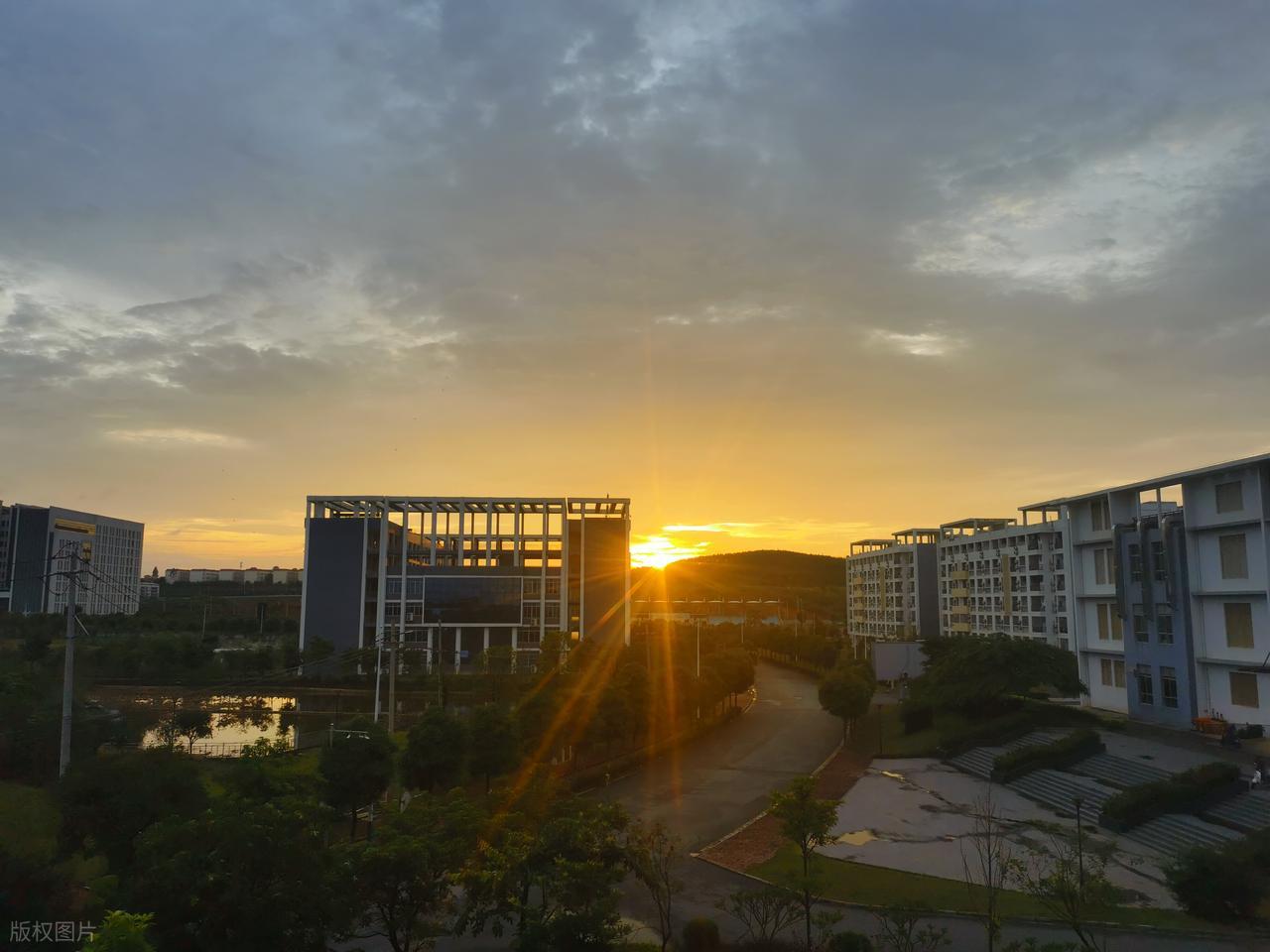 黎明职业大学录取分数线_2026年江汉大学专科录取分数线(2026各省份录取分数线及位次排名)_黎明职业大学介绍与报考指南