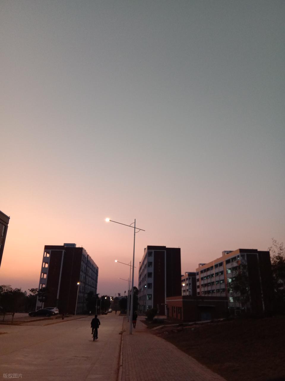 黎明职业大学录取分数线_黎明职业大学介绍与报考指南_2026年江汉大学专科录取分数线(2026各省份录取分数线及位次排名)
